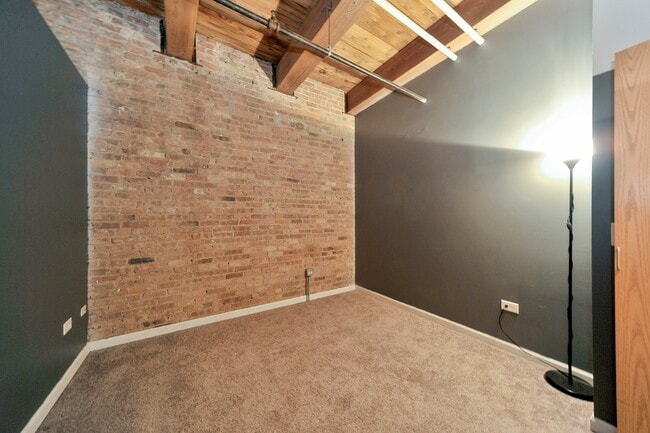 Building Photo - 1503 S State St