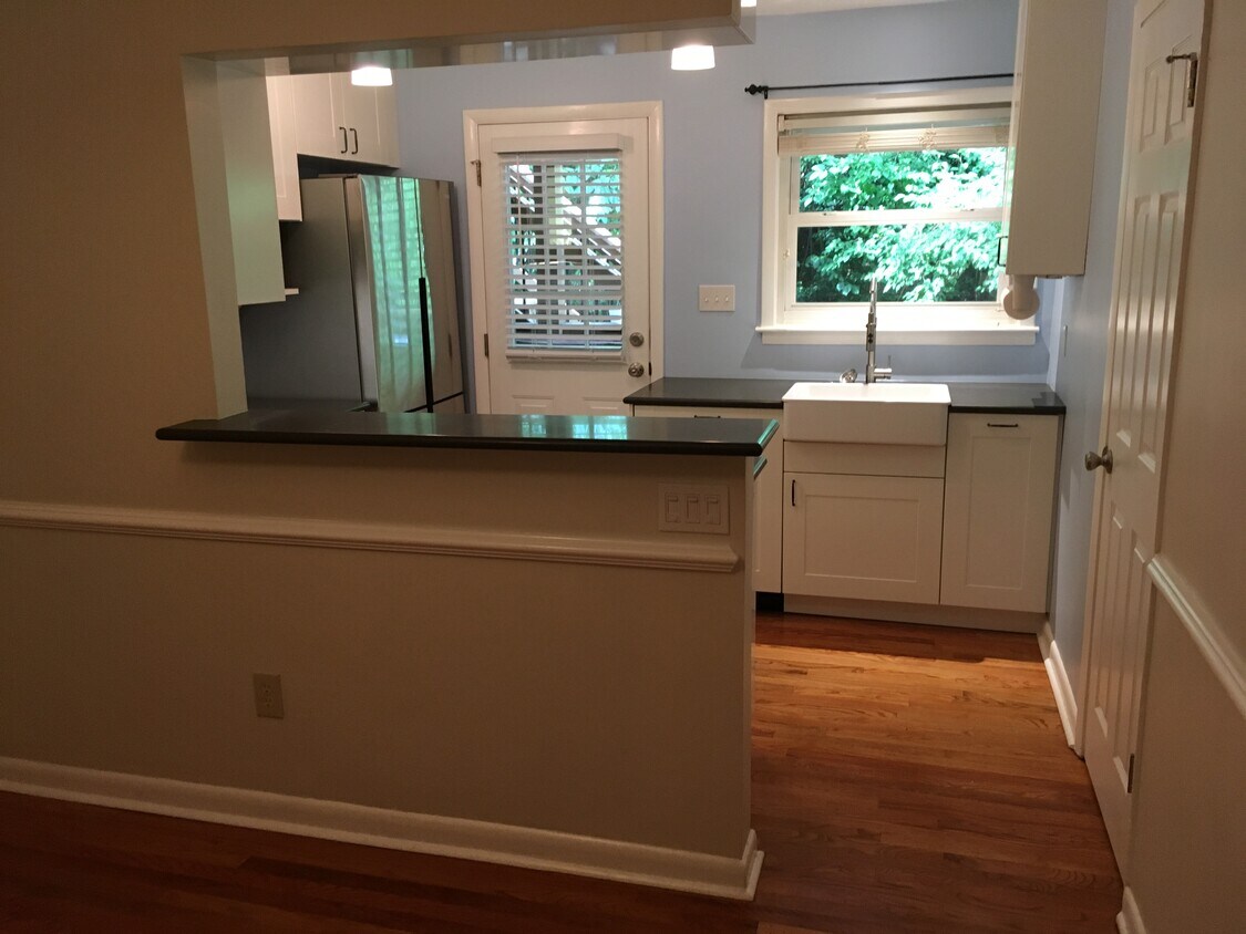 Kitchen - 1010 Scott Blvd