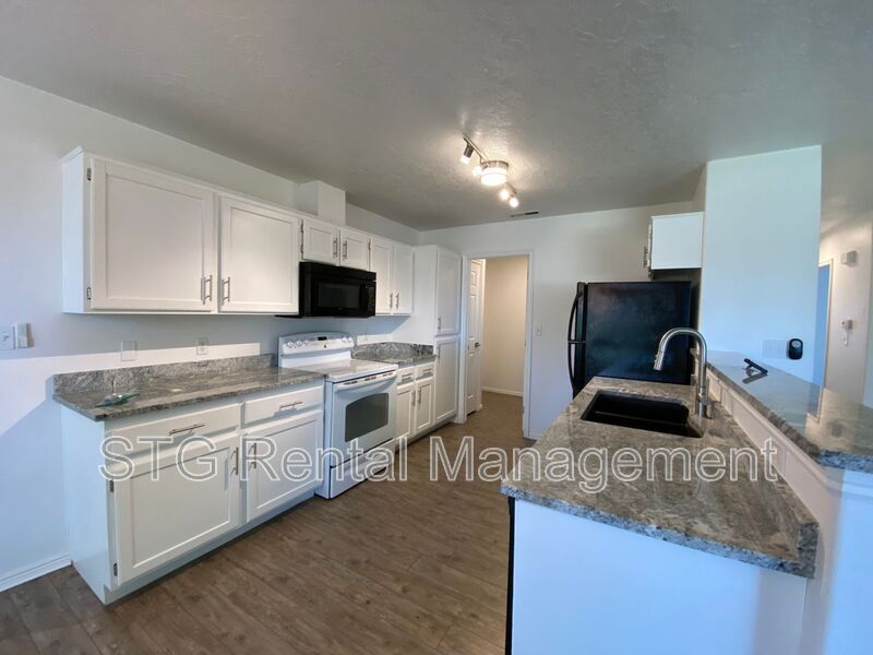 Primary Photo - 6232 W 135 N