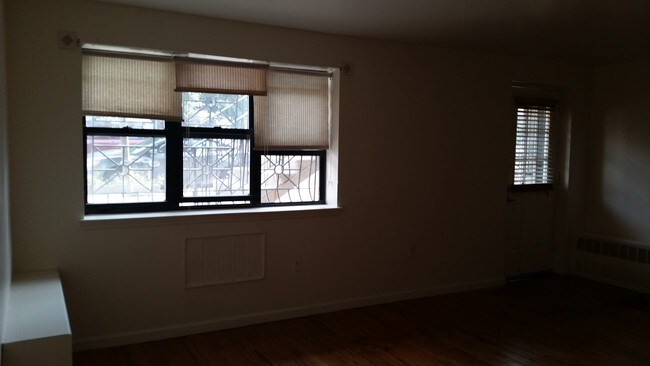 Livingroom - 87 Pulaski St