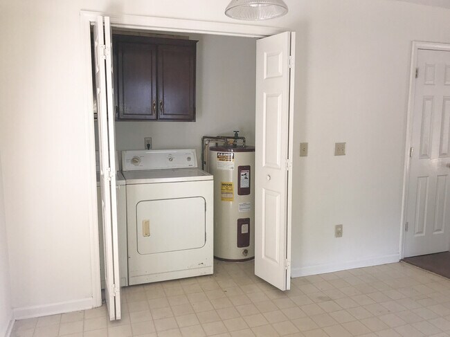 Foto del edificio - 350 Rucker Ln