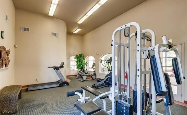 Foto del edificio - 2975 Bluegrass Ln