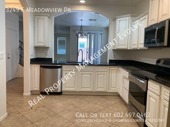 Building Photo - 3249 E Meadowview Dr