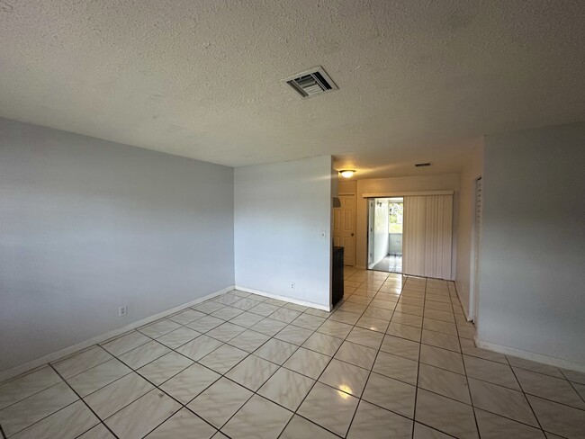 Building Photo - 5901 S 38th Ct