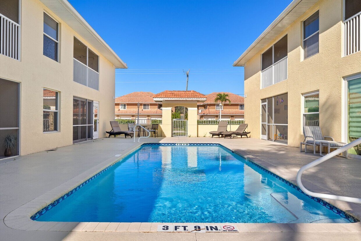 Primary Photo - Centrally Located 2 Bed 2 Bath Newly Remod...