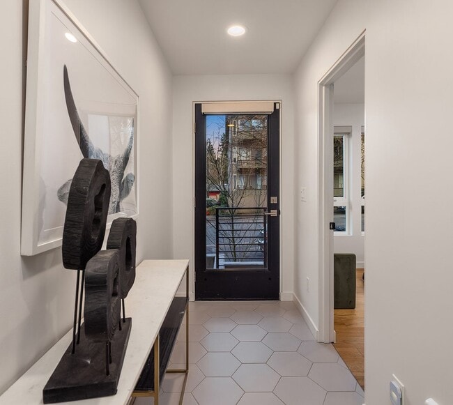 Foto del edificio - Beautiful New Townhome in Mapleleaf!