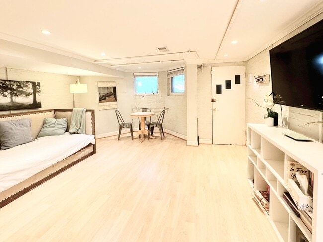 Building Photo - 3215 11th St NW