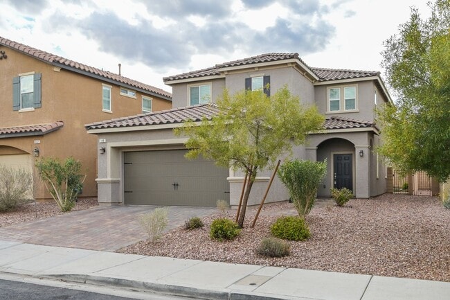 Building Photo - Green Valley!! Gated!! 4 Bedrooms!! Bed & Bath Downstairs!!  TANKLESS WATER HEATER!!! Covered pat...
