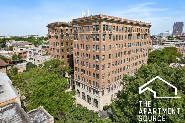 Foto del edificio - 540 W Briar Pl