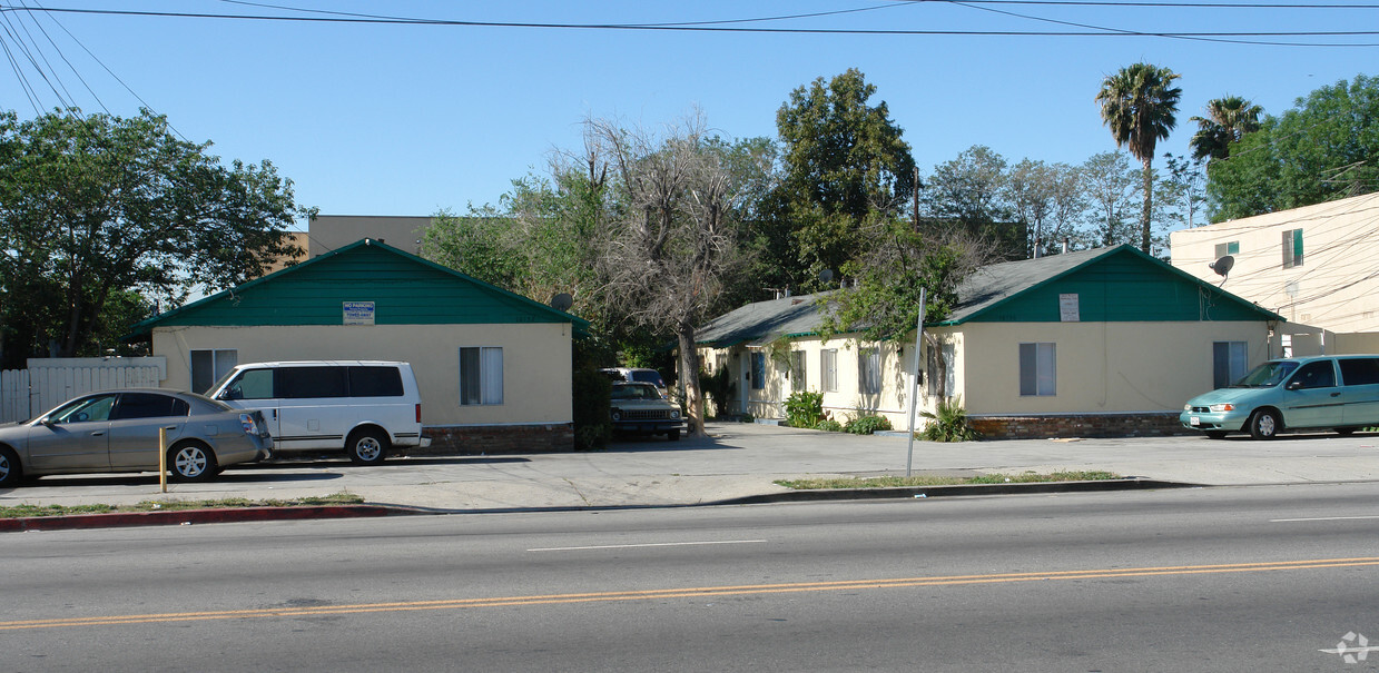 Foto principal - 16132-16136 Vanowen St
