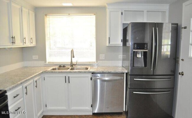 Foto del edificio - 31 Pebble Hill Dr