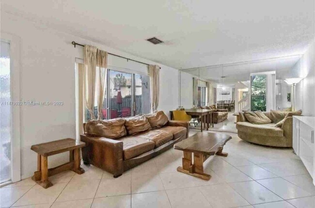 Foto del edificio - 3569 Cocoplum Cir