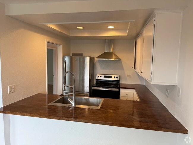 Building Photo - 33412 Cheltam Way
