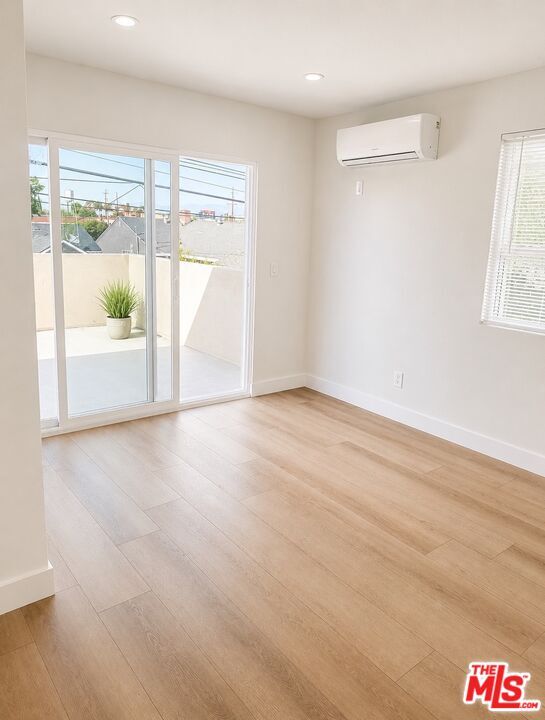 Foto del edificio - 7457 Cozycroft Ave