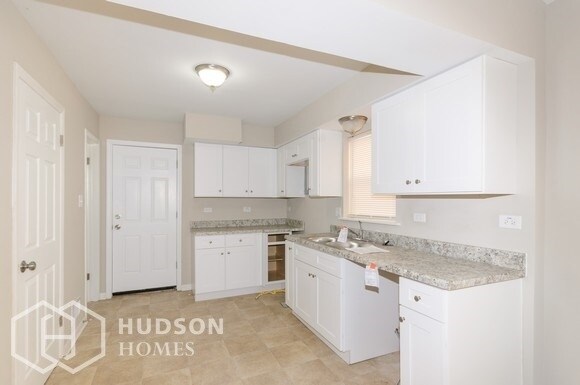 Foto del edificio - 14508 Dorchester Ave