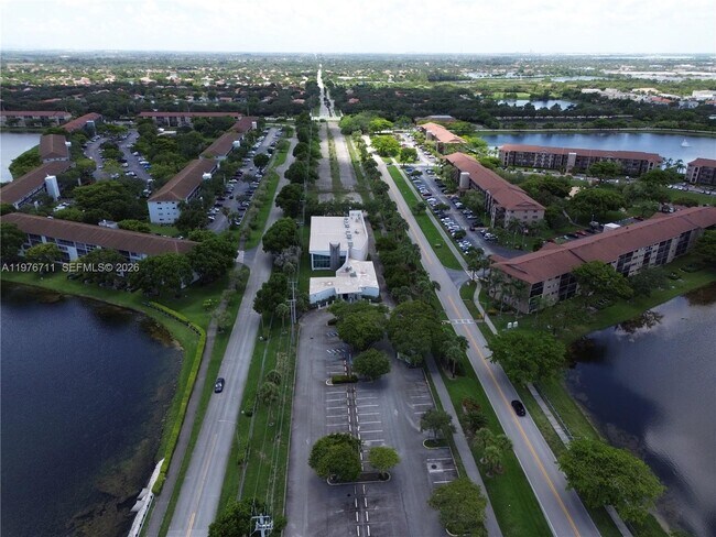 Building Photo - 12500 SW 5th Ct