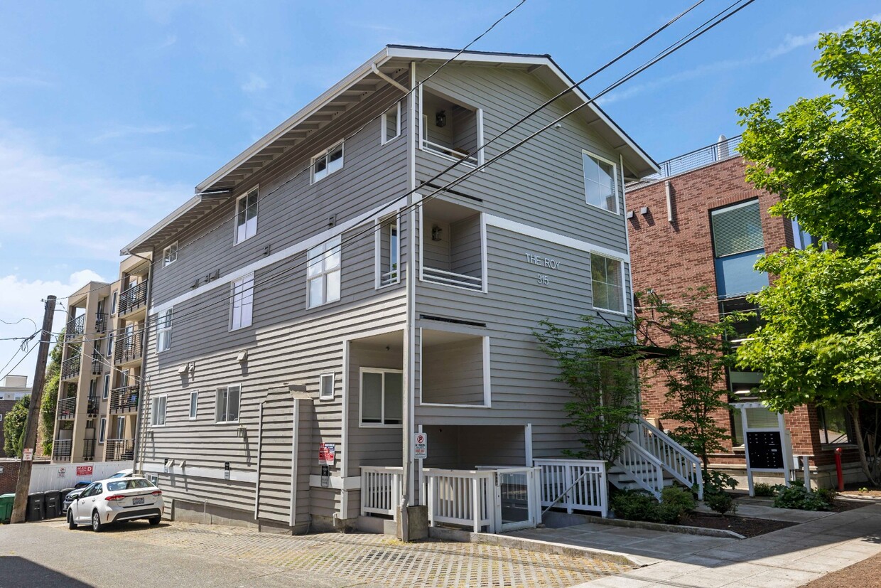 Primary Photo - Modern 2BR Apartment in Prime Queen Anne L...