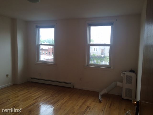 Building Photo - 627 Warren St