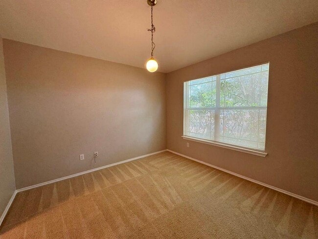 Building Photo - 126 Salado Dr
