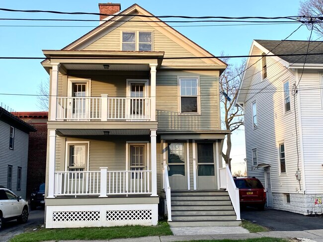 Building Photo - 20 Rose Pl