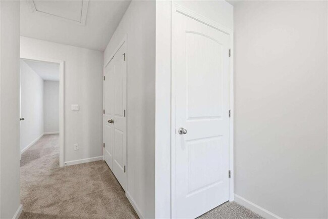 Foto del edificio - 5971 Skylar Dr