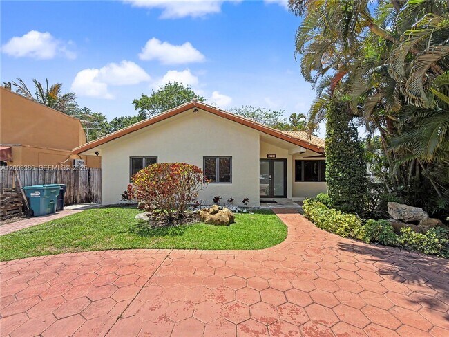 Foto del edificio - 6714 N Waterway Dr