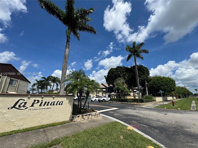 Foto del edificio - 5773 La Pinata Blvd