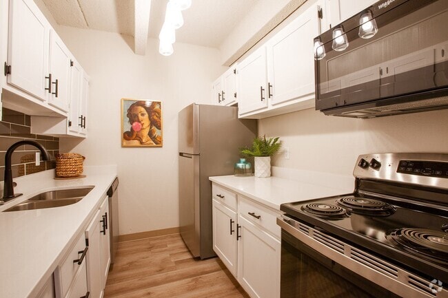 Building Photo - Los Altos Towers