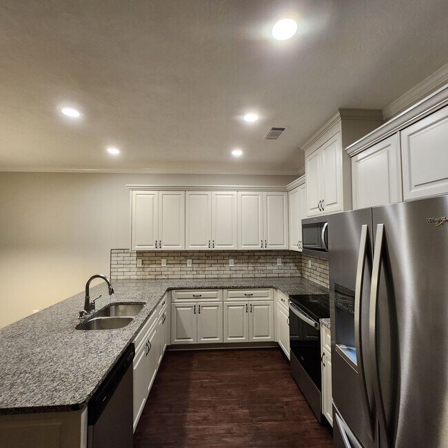 Foto del edificio - 5117 Heathbrook Dr