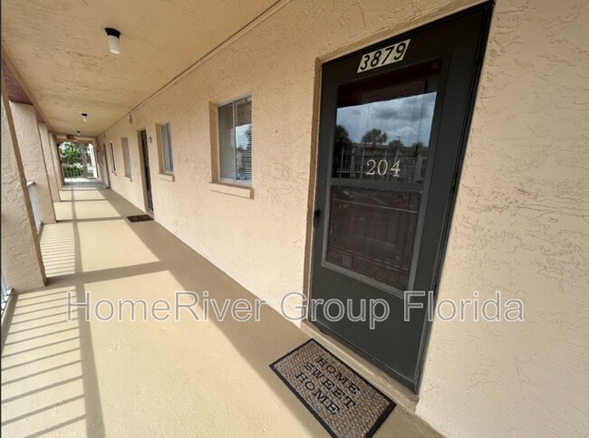 Building Photo - 3879 Lake Bayshore Dr