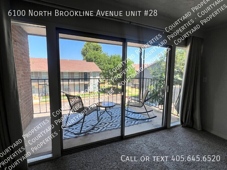 Primary Photo - 6100 N Brookline Ave