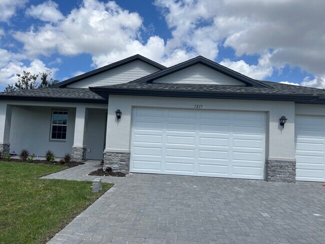 Foto del edificio - 1217 SW 34th Ter