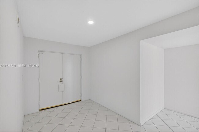 Foto del edificio - 600 Grapetree Dr