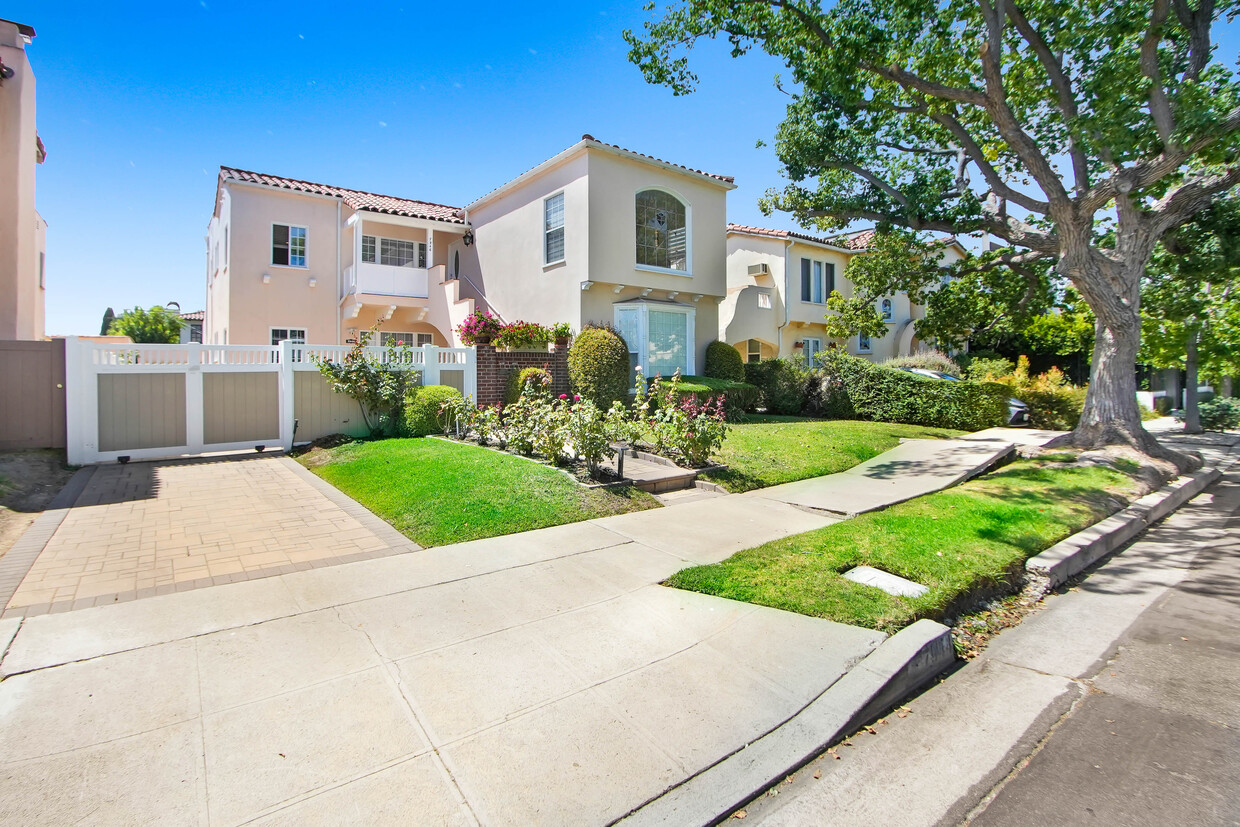 Foto principal - 7946 4th St