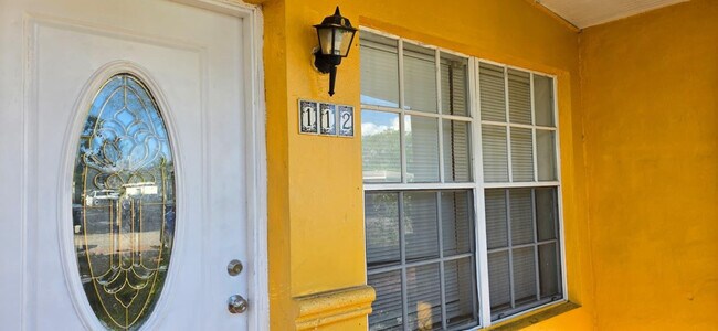 Foto del edificio - 112 Newton Rd