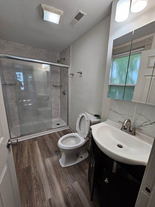 Building Photo - 58 Catharine St