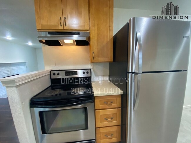 Building Photo - Commuter’s Dream! Beautifully Remodeled 2-...