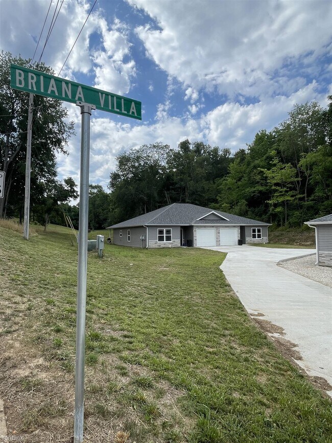 Building Photo - 3 br, 2 bath Duplex - 102 Briana Villa 102...