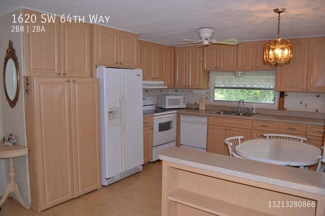Building Photo - 1620 SW 64th Way