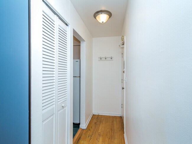 Building Photo - 2629 N Hampden Ct