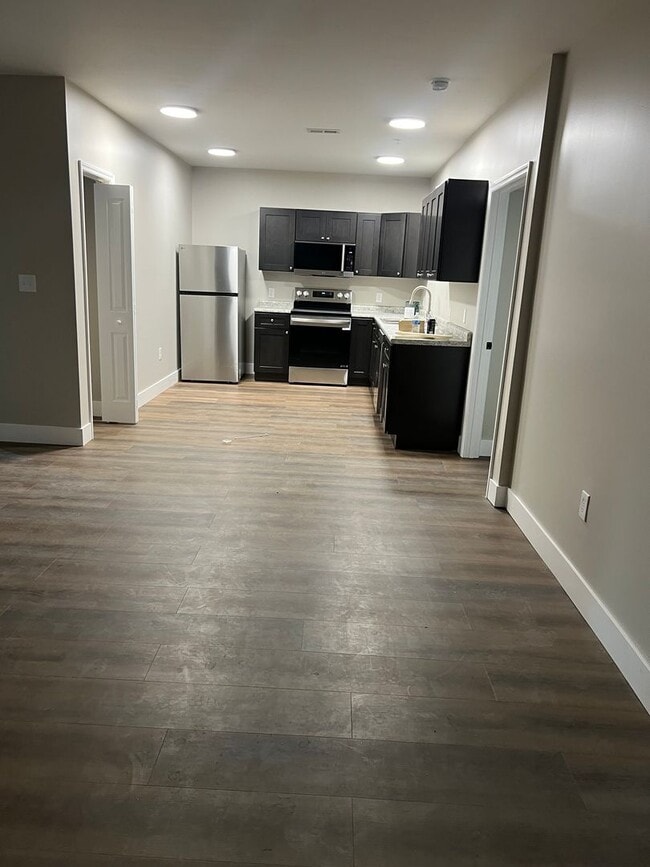 Building Photo - 405 McFarland St