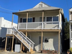 Building Photo - 230 Buckley St