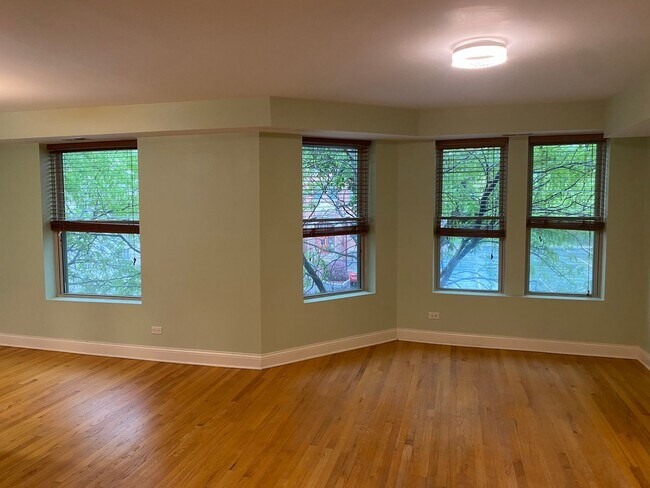 Foto del edificio - Amazing Renovated 2BED 2BATH