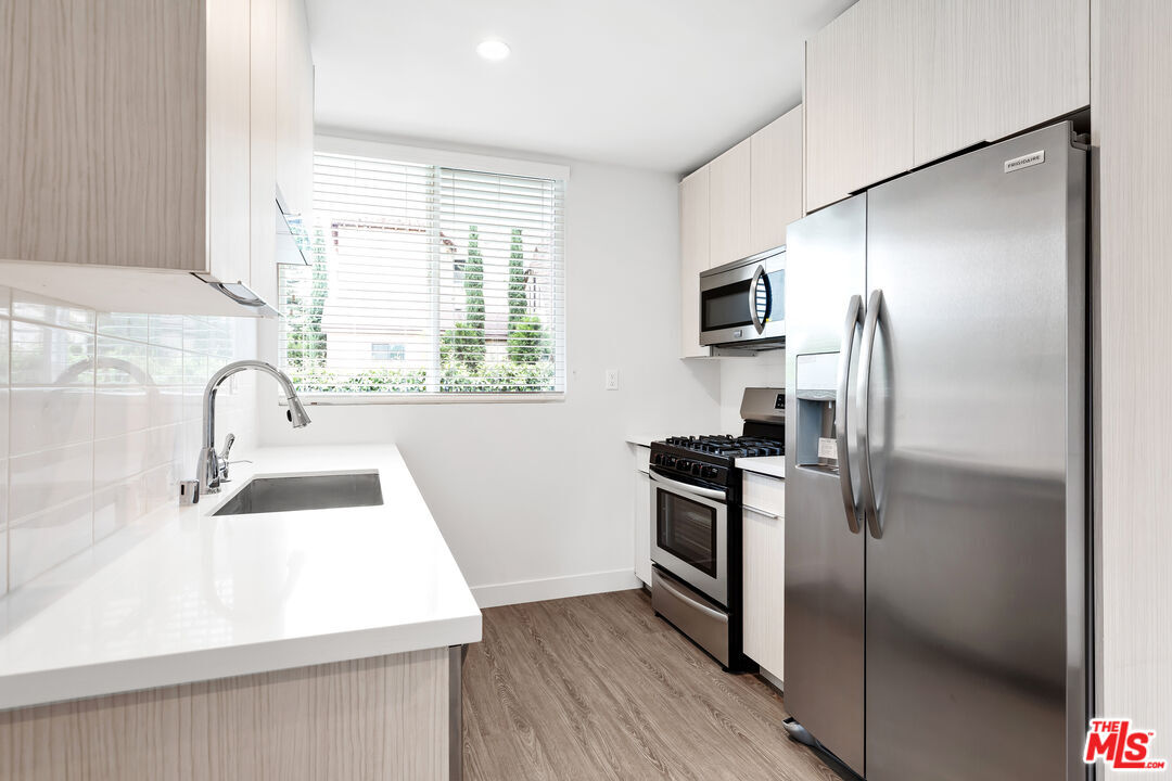 Foto principal - 1117 S Bronson Ave
