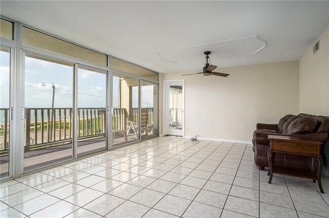 Building Photo - 4242 Gulfbreeze Blvd