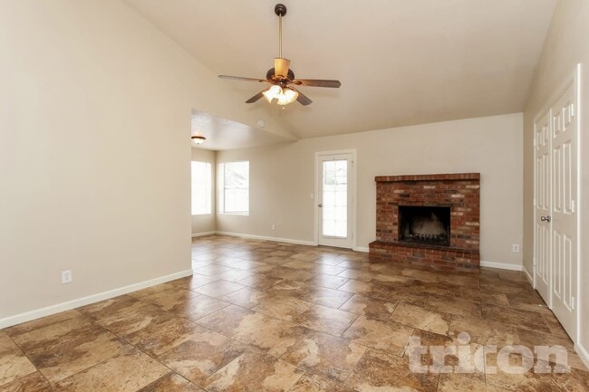 Building Photo - 6926 W Cameron Dr