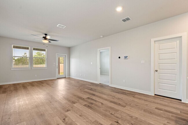 Foto del edificio - Brand-New 5-Bedroom Retreat with Open Living and Resort-Style Amenities in Georgetown’s Premier C...