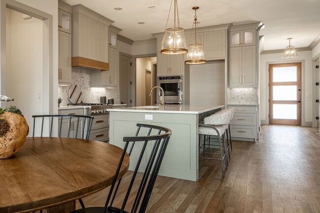 Photo - 317 Travis St House