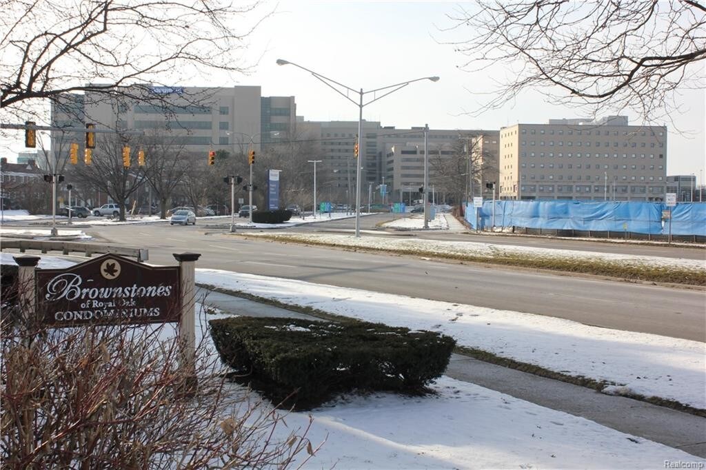 Walking Distance to Beaumont Hospital - 3320 Coolidge Hwy