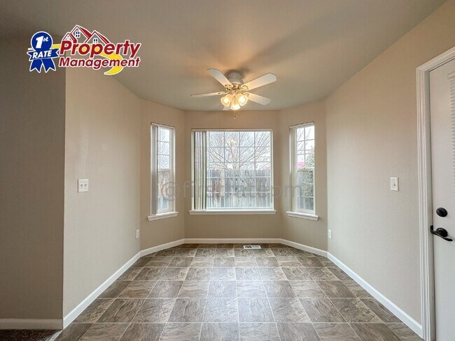 Foto del edificio - 10034 W Garverdale Ln